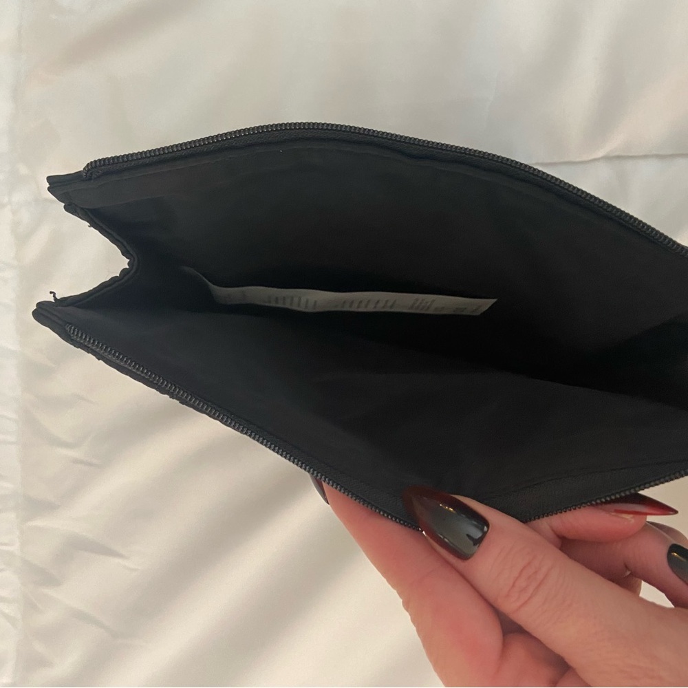 BLACK FABLETICS POUCH - Picture 5 of 6